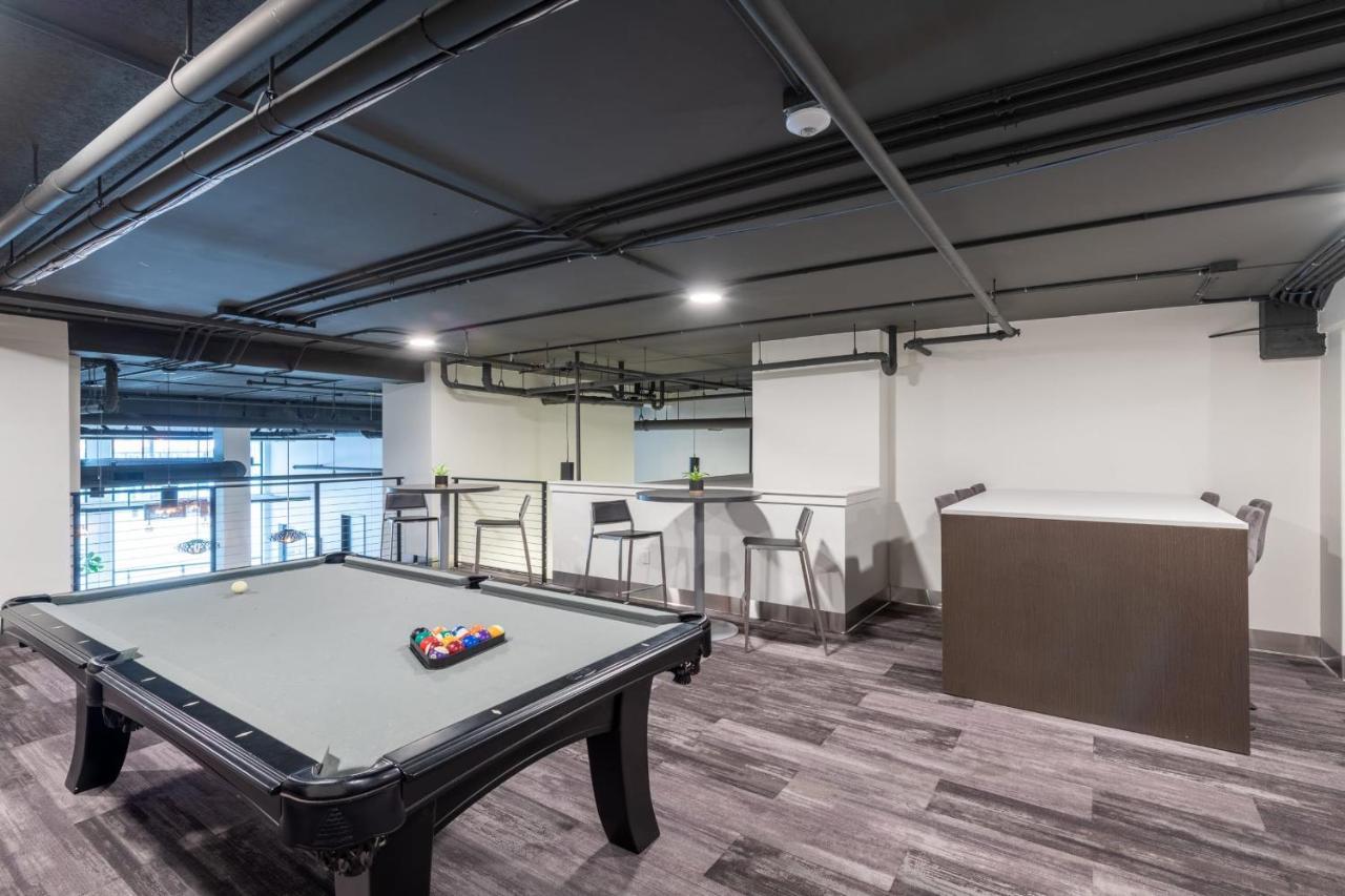Flexhome Skywalk To Fiserv U4 With Rooftop, Gym, And Parking ميلووكي المظهر الخارجي الصورة