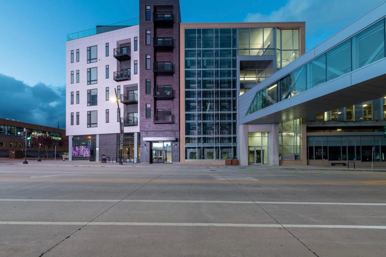 Flexhome Skywalk To Fiserv U4 With Rooftop, Gym, And Parking ميلووكي المظهر الخارجي الصورة
